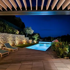 https://lone-star-riviera-5-minutes-walk-to-the-beach.aixenprovencehotels.org